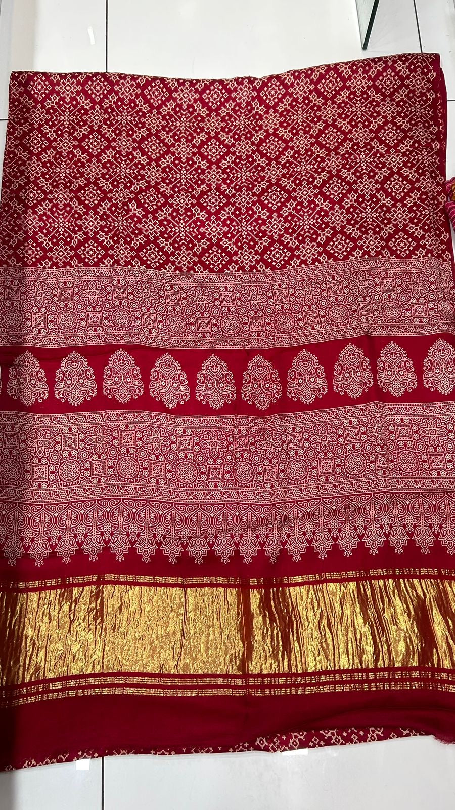 Patola with lagdi patta sadi available heavy quality 
Rate only for