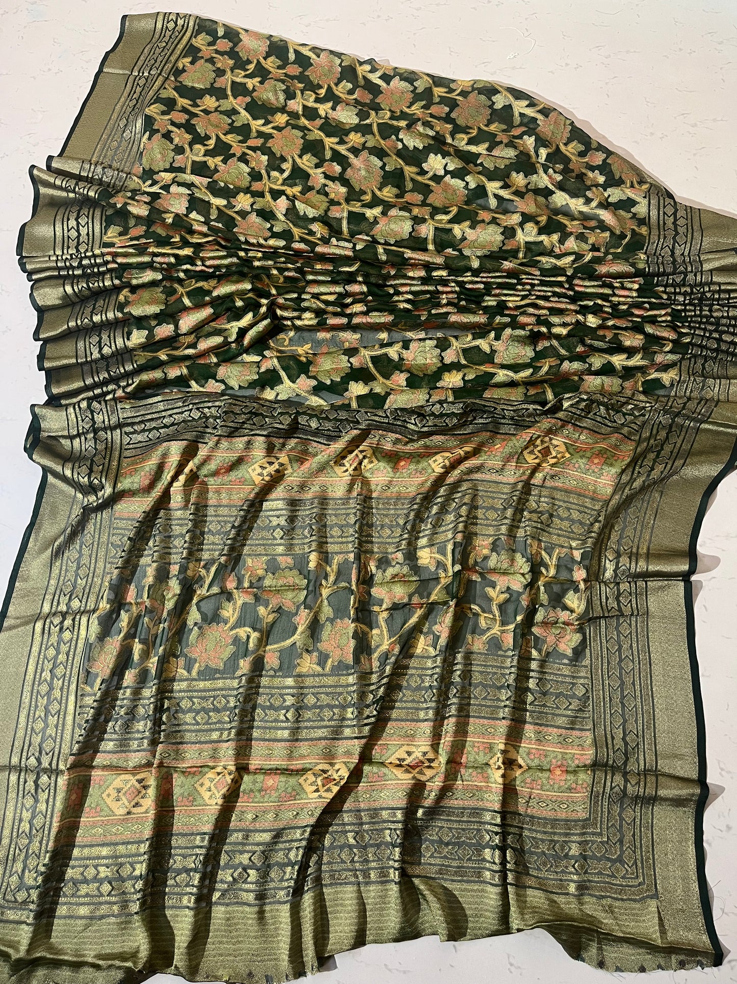 “Green Brocade Saree with Golden Zari Floral Weaving” ✨🌸