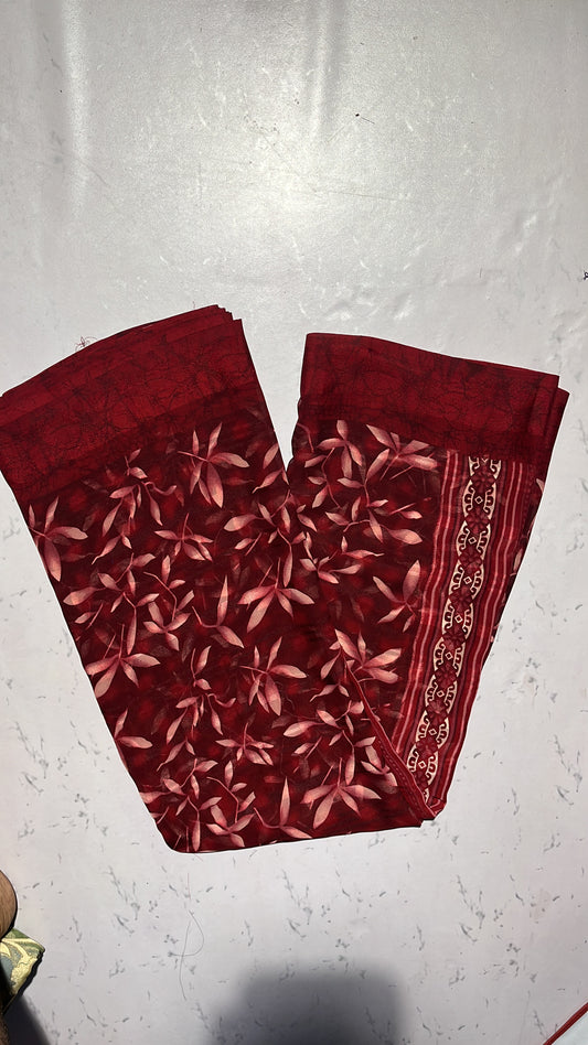 “Elegant Maroon Printed Saree with Leaf Pattern and Stylish Border”